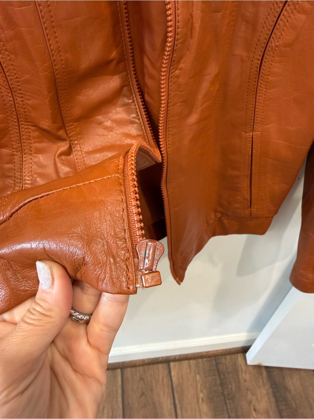 Leathers by Jeffery 100% Leather Bomber Jacket - Picture 7 of 8